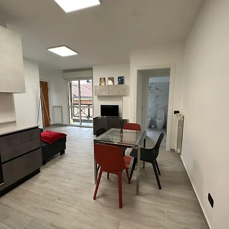 아파트 Deluxe Comfortable With Balcony Downtown *