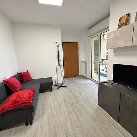 아파트 Deluxe Comfortable With Balcony Downtown