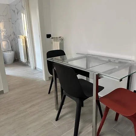 Deluxe Comfortable With Balcony Downtown 아파트