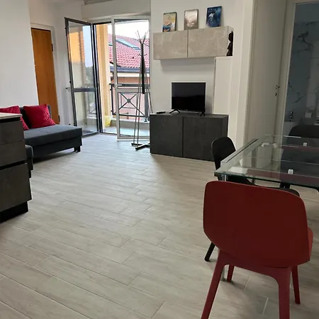 Deluxe Comfortable With Balcony Downtown 아파트