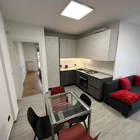 Deluxe Comfortable With Balcony Downtown * Castellanza