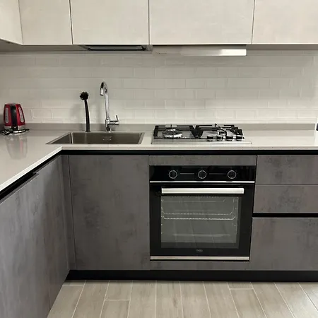 Deluxe Comfortable With Balcony Downtown Apartment Castellanza